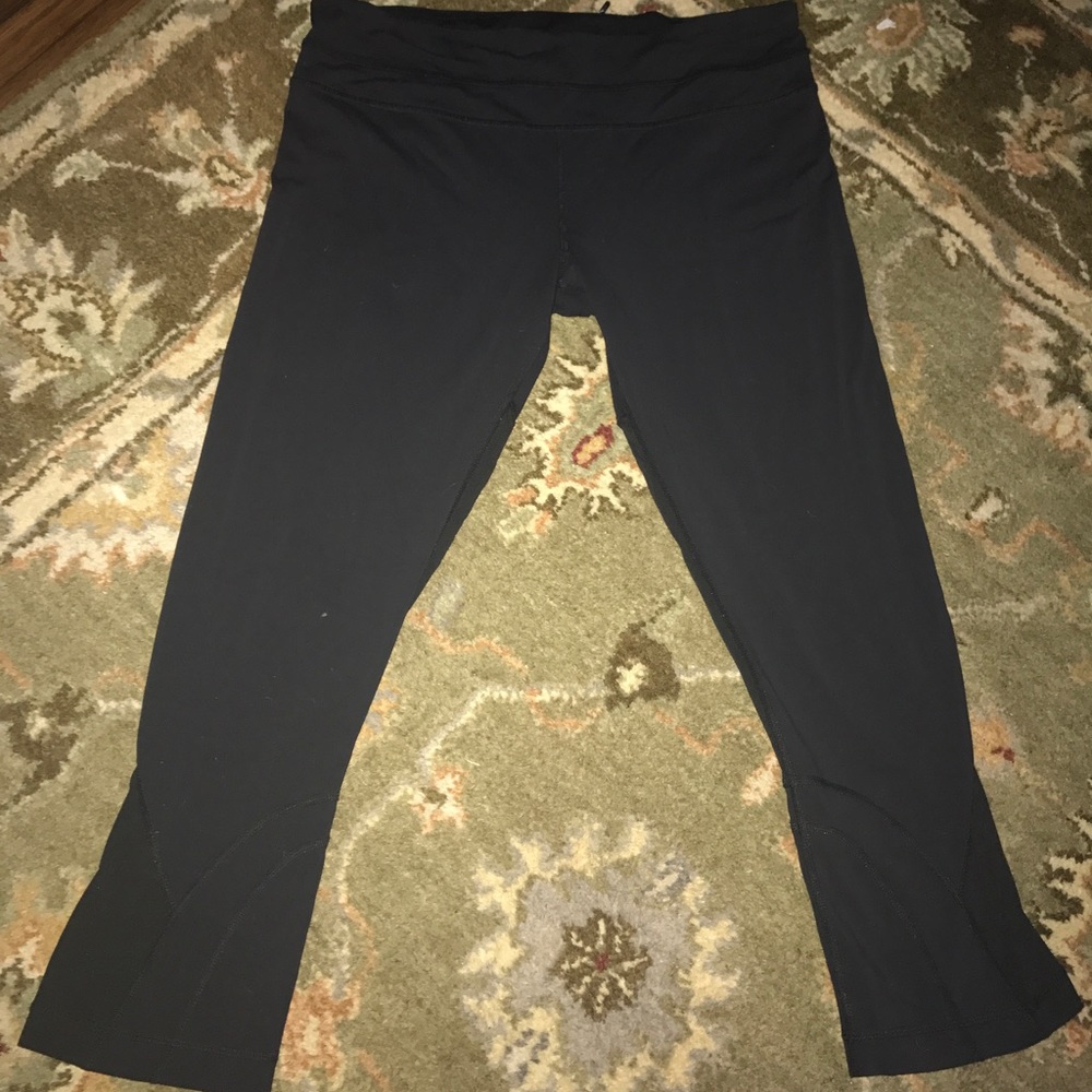 Lululemon black 3/4 length leggings